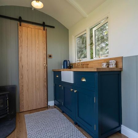 Bannfield Shepherds Hut แบลลีย์มันนี ภายนอก รูปภาพ