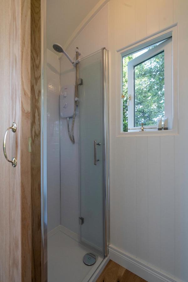 Bannfield Shepherds Hut แบลลีย์มันนี ภายนอก รูปภาพ