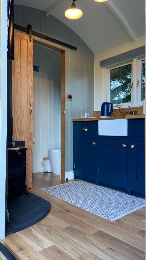 Bannfield Shepherds Hut แบลลีย์มันนี ภายนอก รูปภาพ