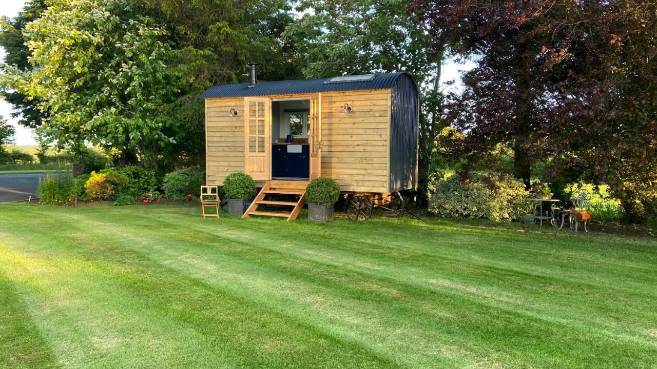 Bannfield Shepherds Hut แบลลีย์มันนี ภายนอก รูปภาพ