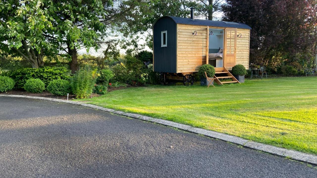 Bannfield Shepherds Hut แบลลีย์มันนี ภายนอก รูปภาพ